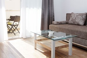Deluxe Apartment, 2 Bedrooms, Balcony, Sea View | Living area - Apartments Mistral (Bol)