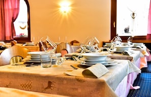 Middag serveres