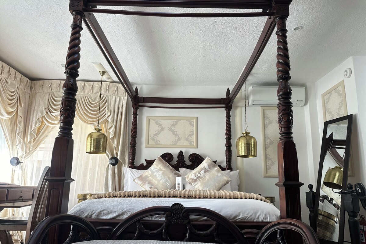 Vintage Elegance | Ropa de cama hipoalergénica, minibar con artículos gratuitos, escritorio
