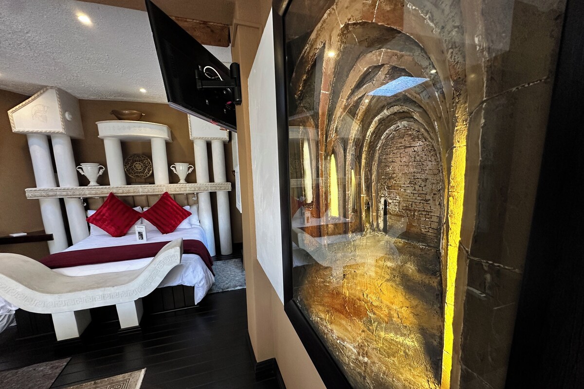 Ancient Rome | Ropa de cama hipoalergénica, minibar con artículos gratuitos, escritorio