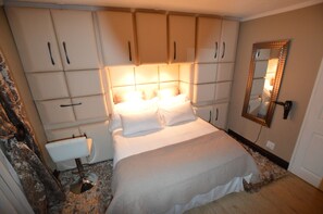 Hypo-allergenic bedding, free minibar, individually decorated