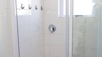 Aitsa! Self-Catering Unit | Bathroom shower