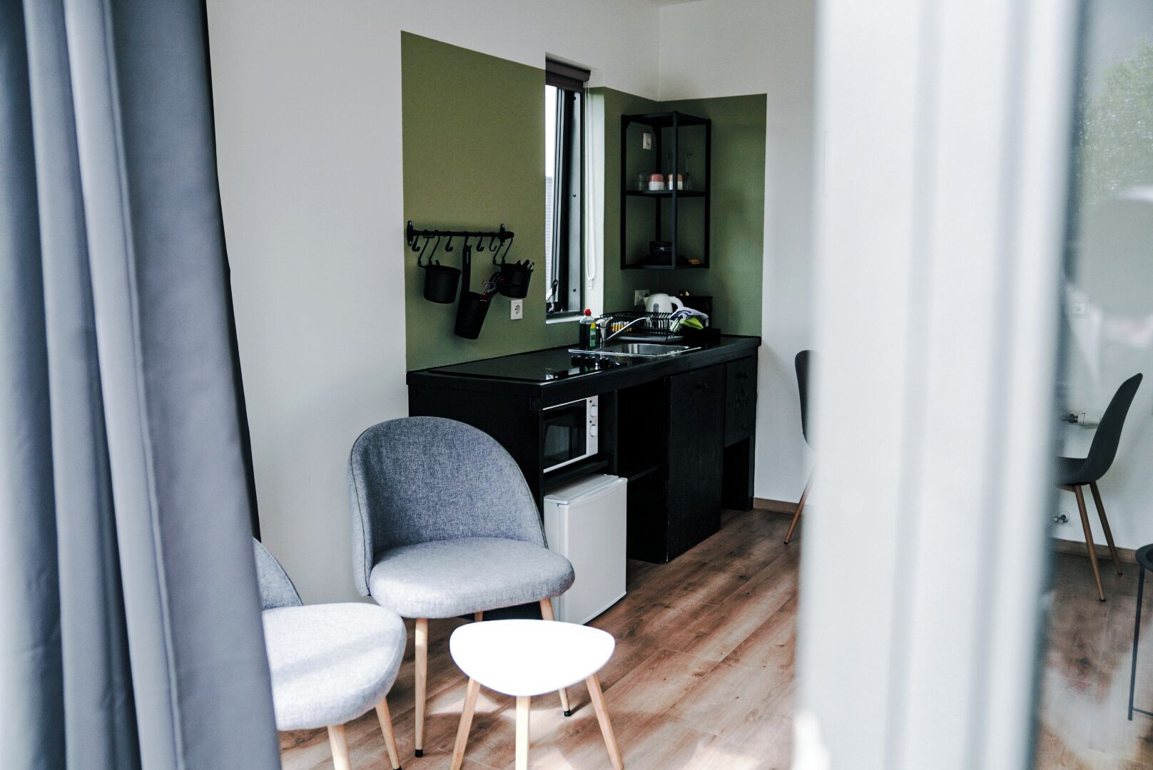 luxury cottage | private kitchen | stovetop, dishwasher, cookware/dishes/utensils