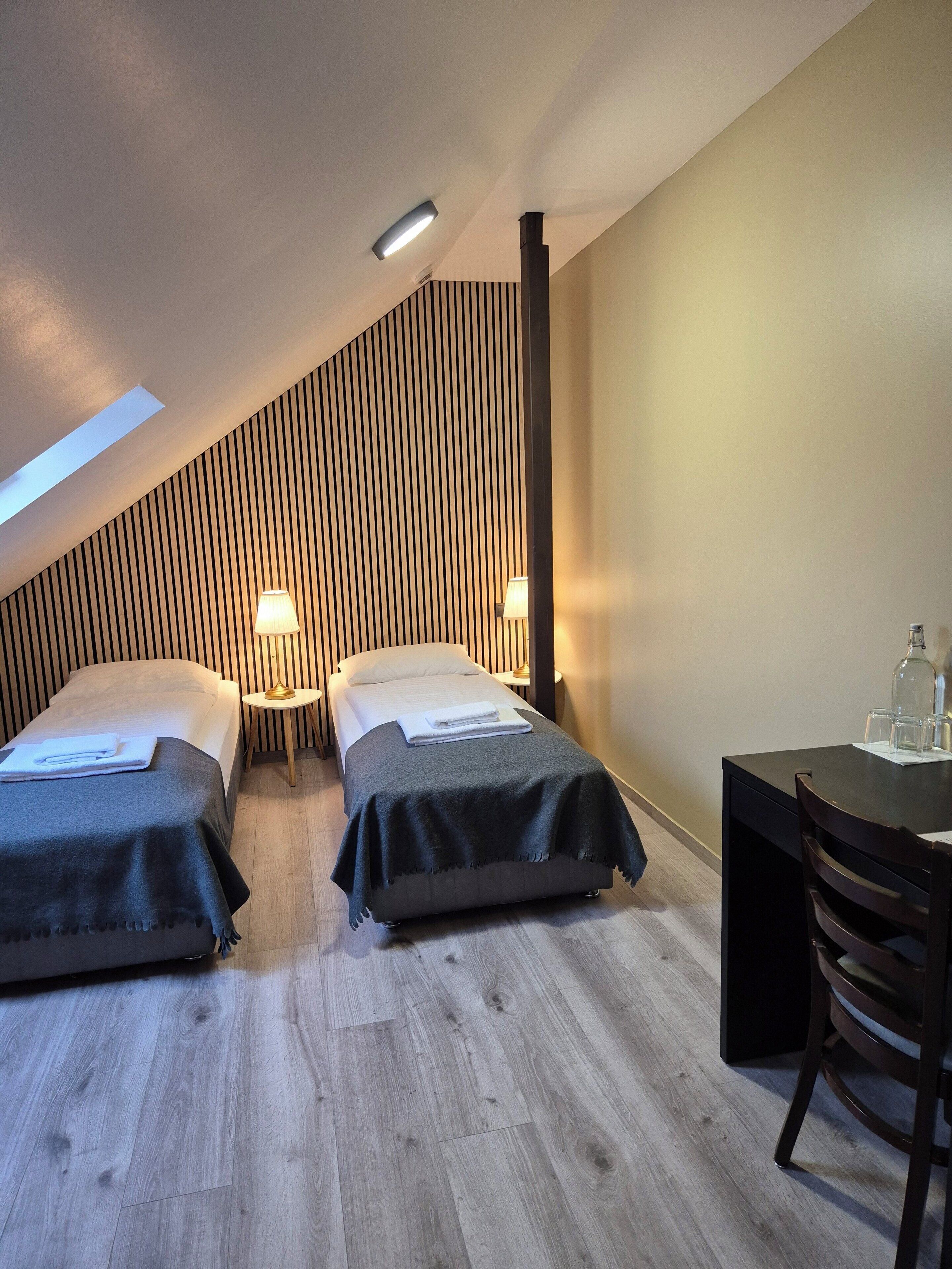 standard twin room, private bathroom | 1 bedroom, free wifi, bed sheets