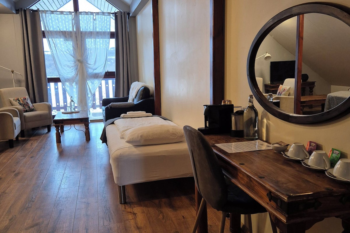 standard triple room, private bathroom | 1 bedroom, free wifi, bed sheets