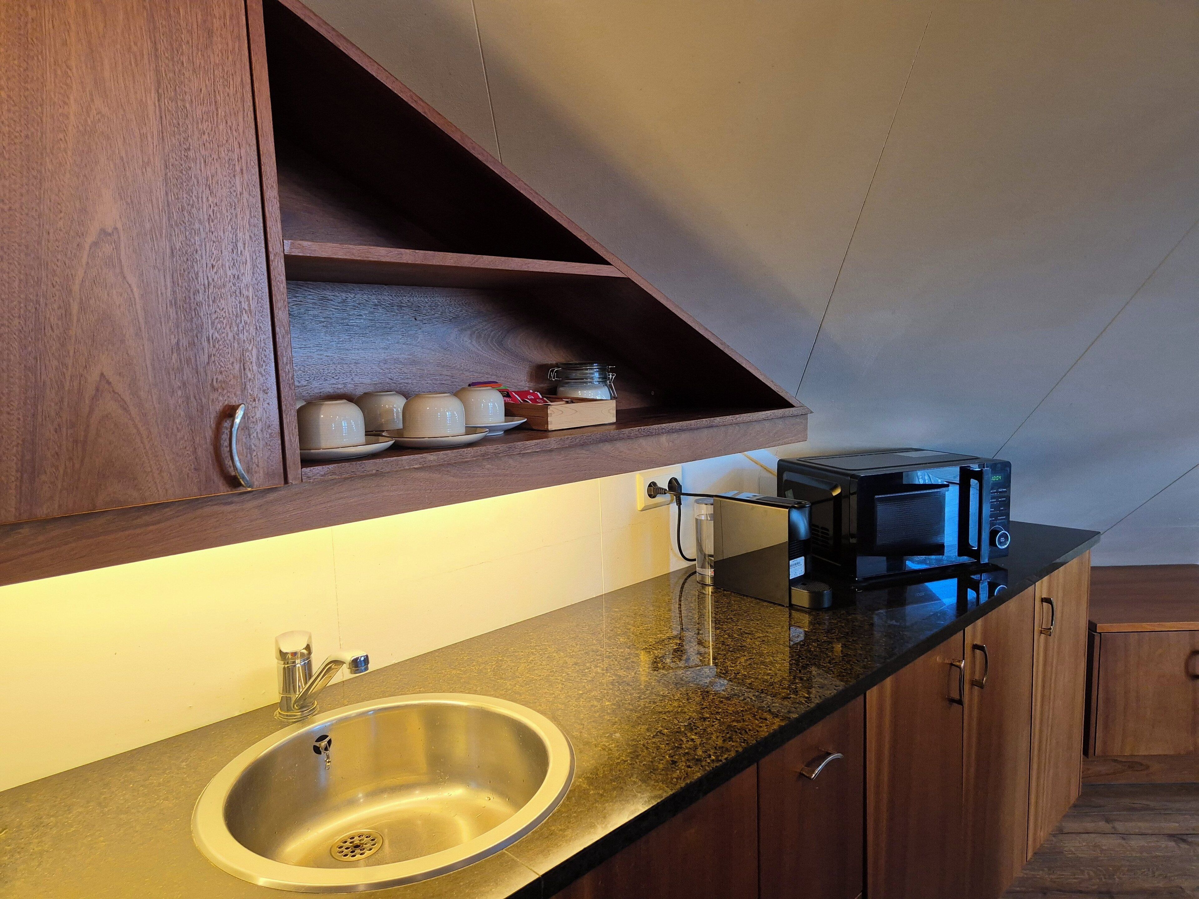 apartment, 1 bedroom | private kitchen | stovetop, dishwasher, cookware/dishes/utensils