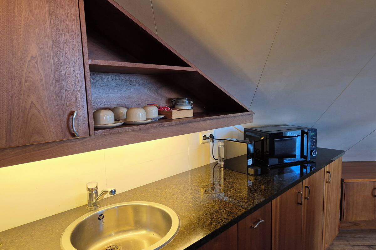 apartment, 1 bedroom | private kitchen | stovetop, dishwasher, cookware/dishes/utensils