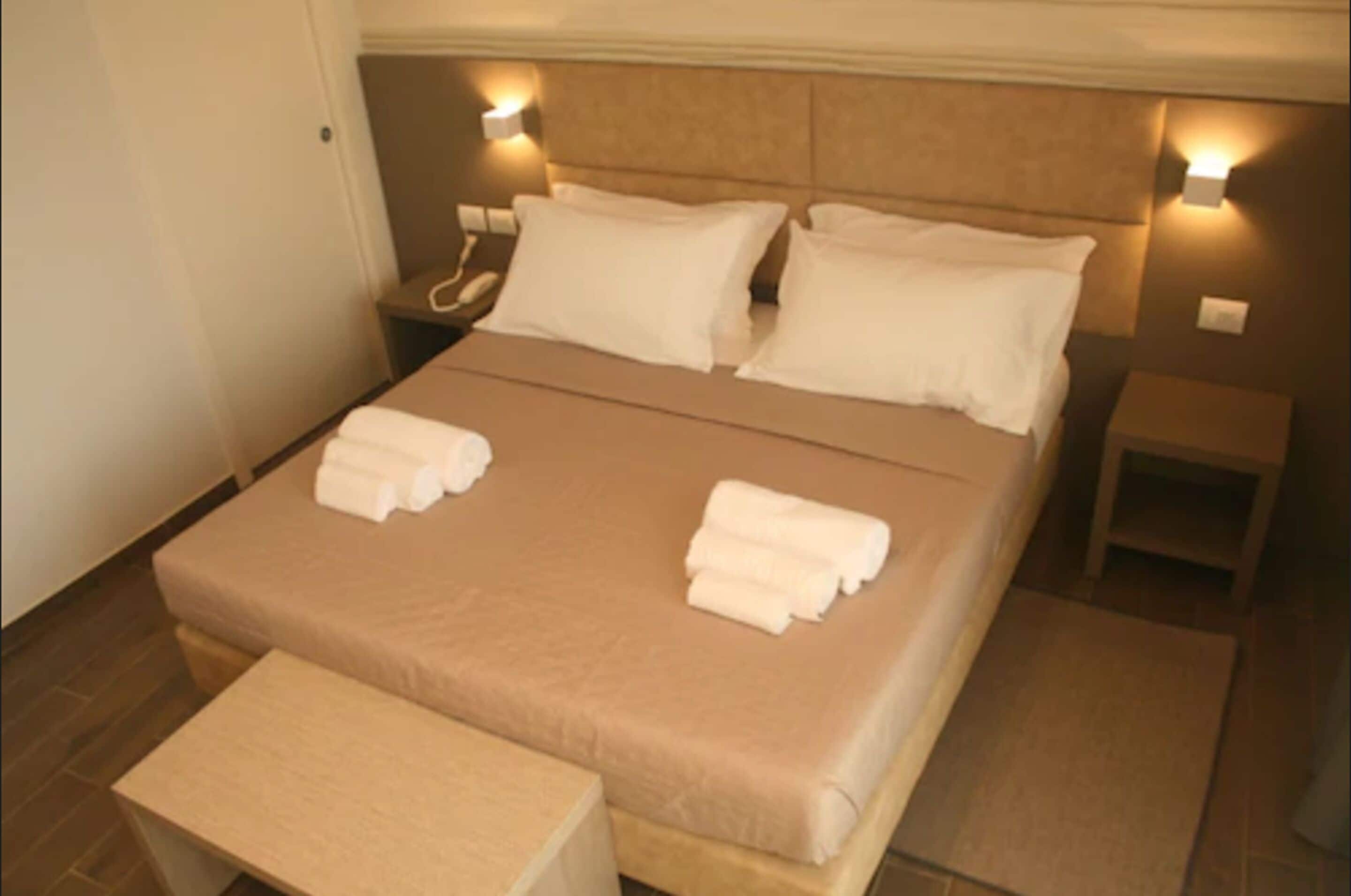 1 bedroom, premium bedding, minibar, in-room safe