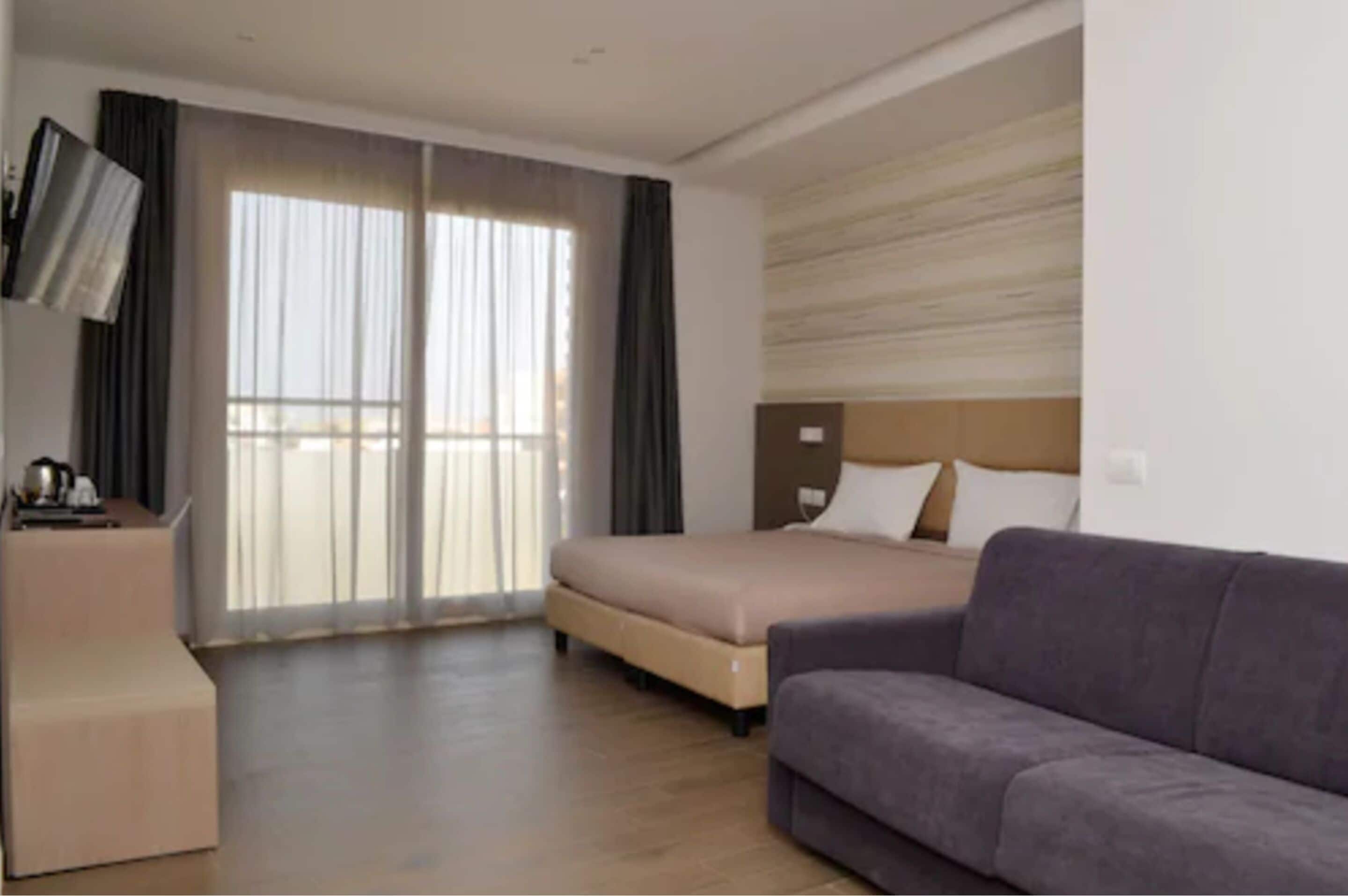 deluxe double or twin room | 1 bedroom, premium bedding, minibar, in-room safe