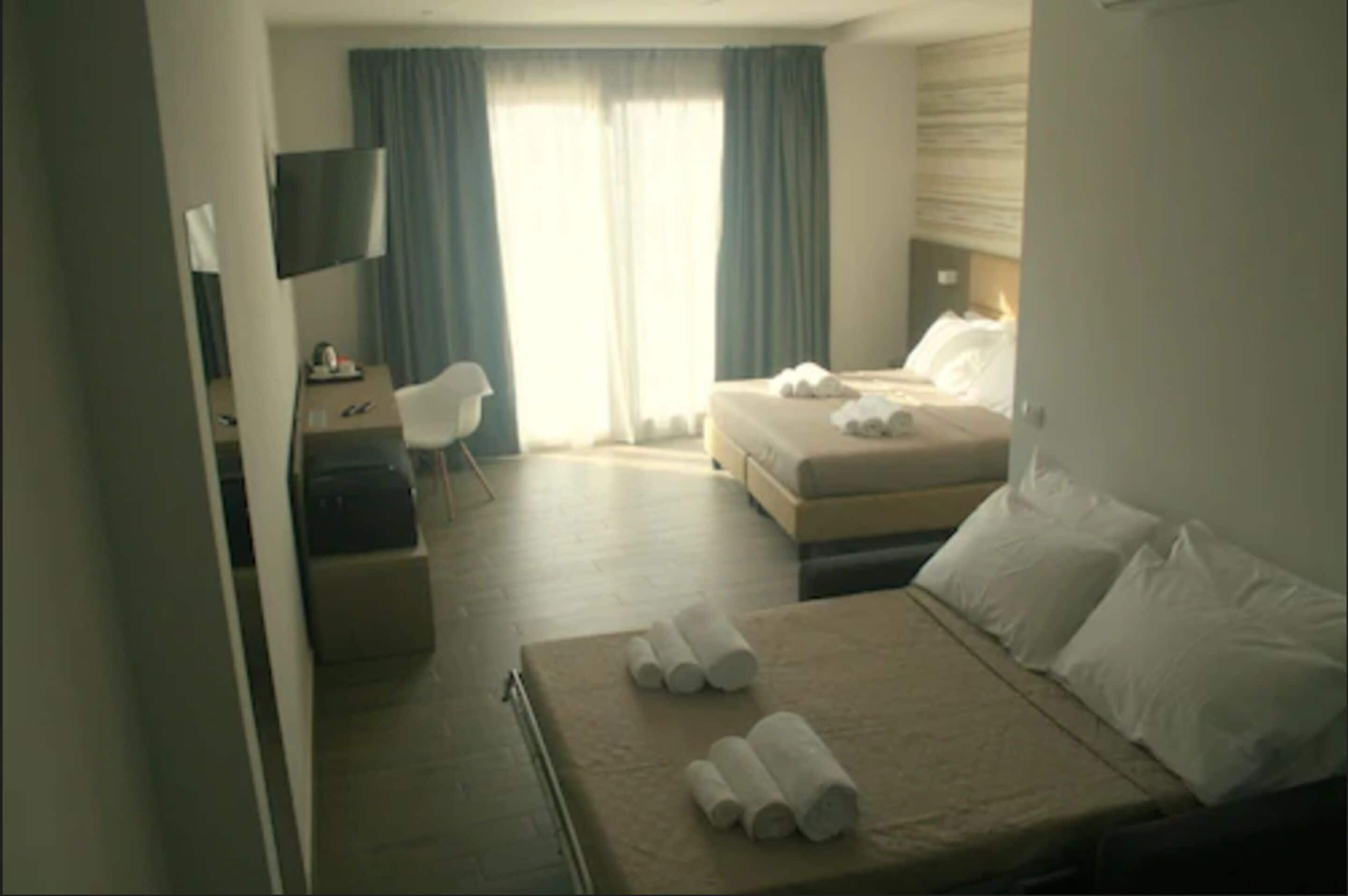 deluxe double or twin room | 1 bedroom, premium bedding, minibar, in-room safe