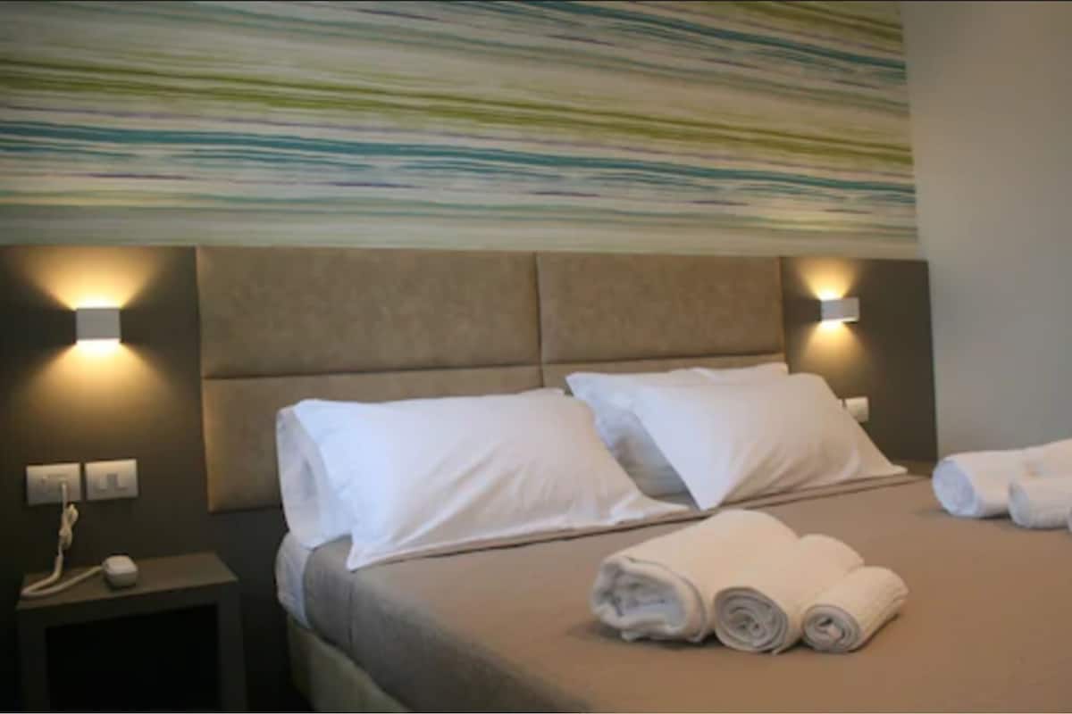 1 bedroom, premium bedding, minibar, in-room safe