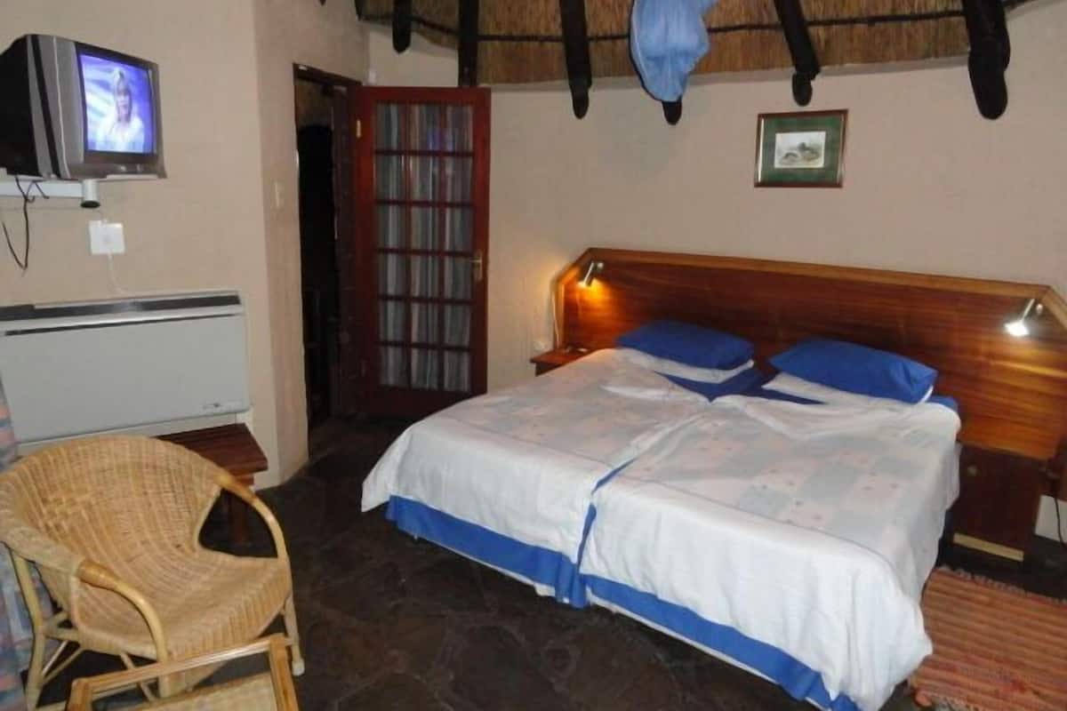 In-room safe, desk, free WiFi