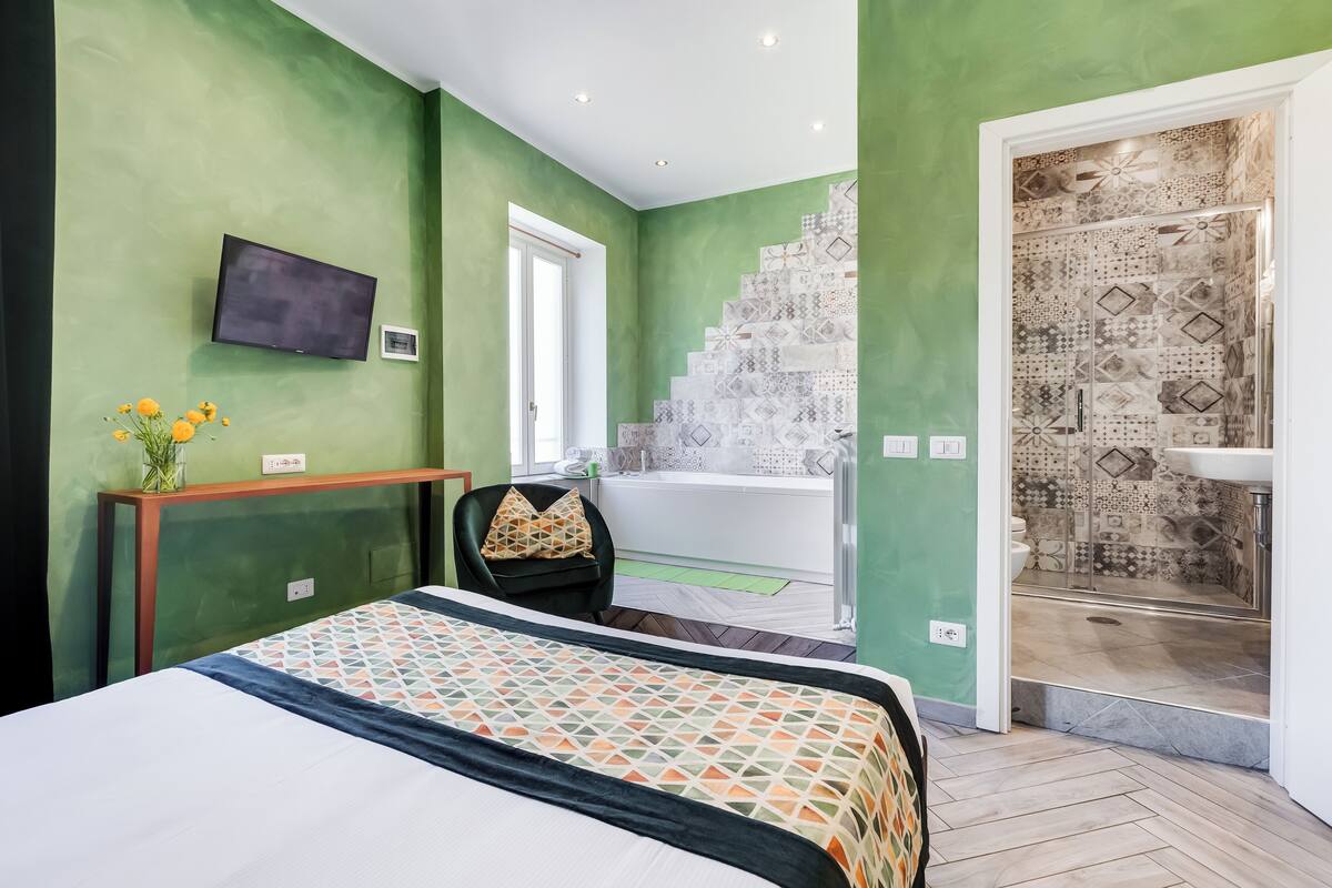 Junior Suite, Jetted Tub | Minibar, desk, WiFi (free)