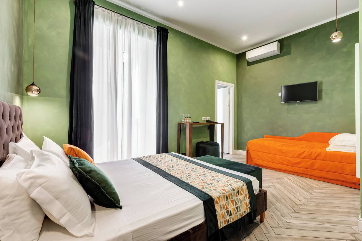 Superior Triple Room | Minibar, desk, WiFi (free)