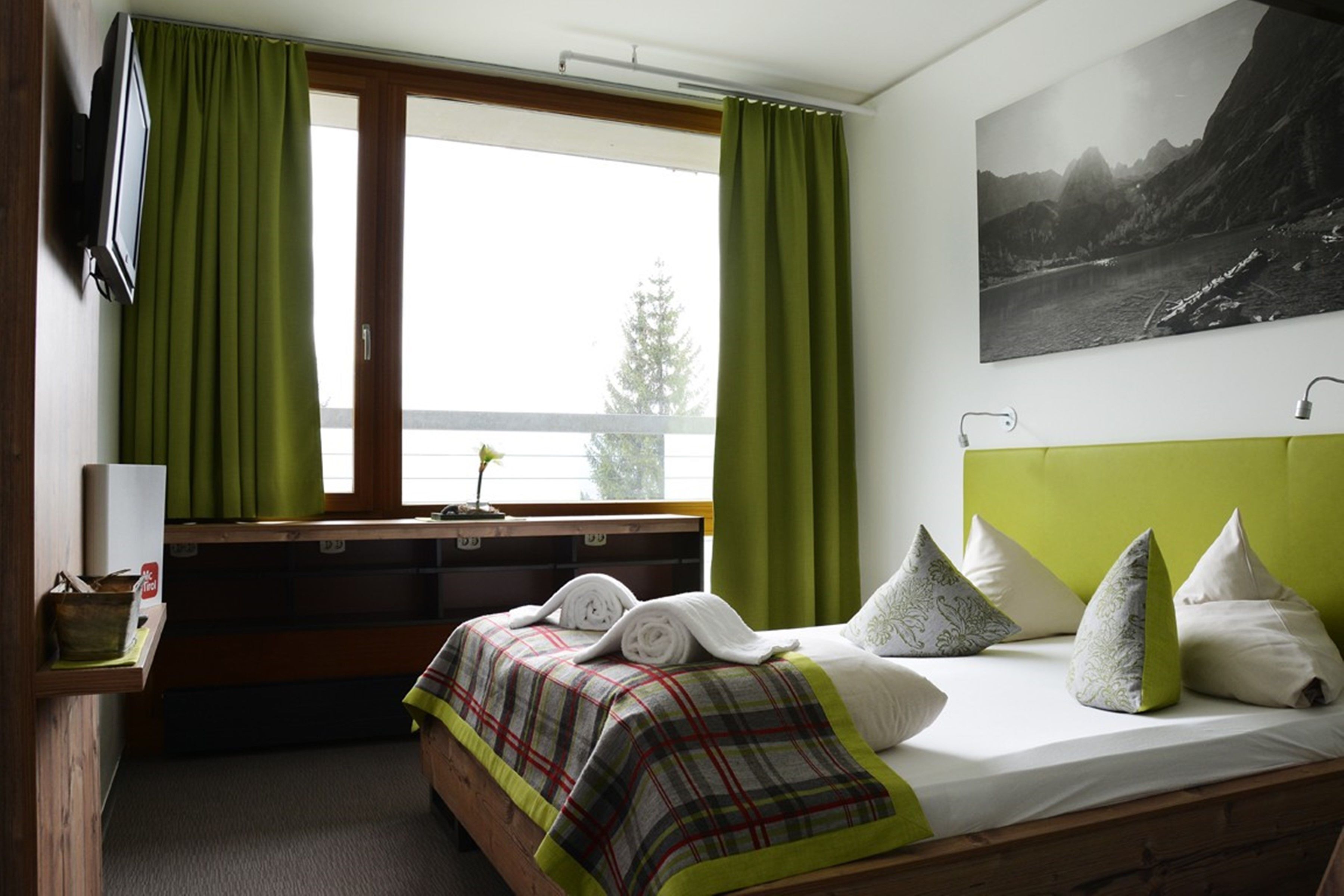 Free WiFi, bed sheets, wheelchair access