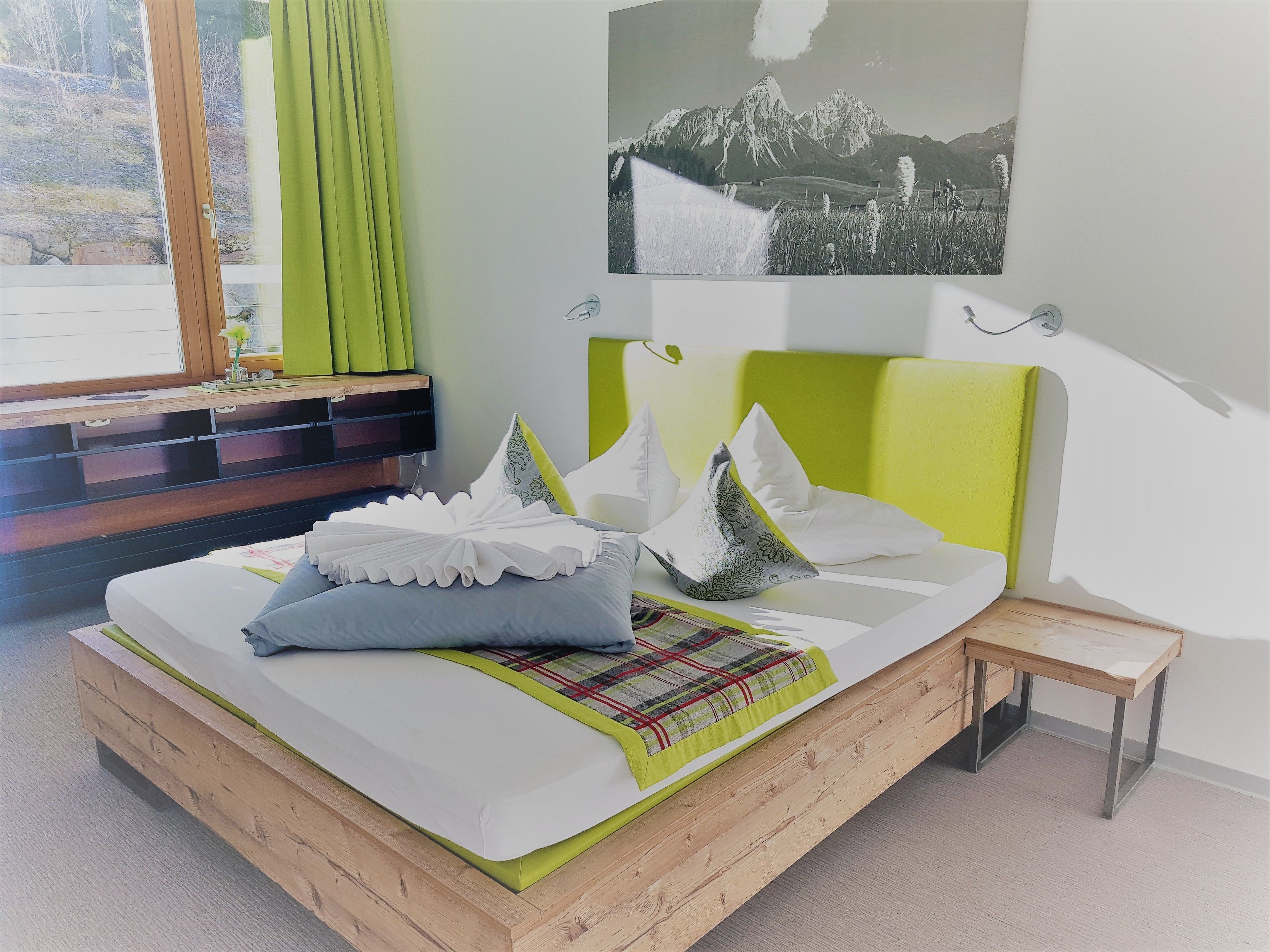 free wifi, bed sheets, wheelchair access