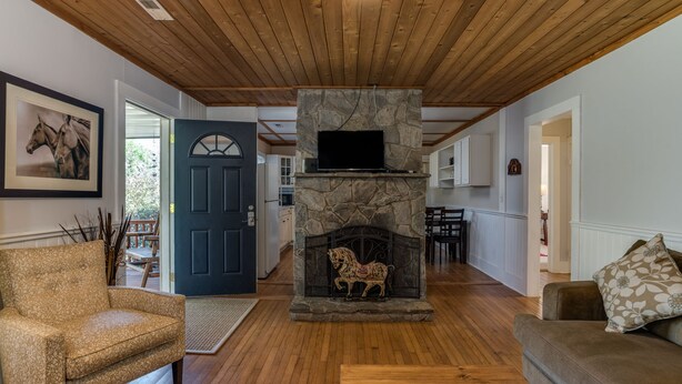 Unclassified image, 1 of 20, button - Hunter's Haven - Pet Friendly Cottage, 10 Minutes to TIEC (Rutherfordton)