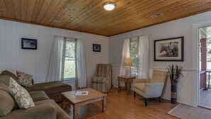 Unclassified image, 2 of 20, button - Hunter's Haven - Pet Friendly Cottage, 10 Minutes to TIEC (Rutherfordton)
