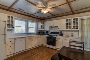 舒適平房, 2 間臥室, 無障礙, 廚房 | 私人廚房 | 大型冰箱、微波爐、烤箱、爐台