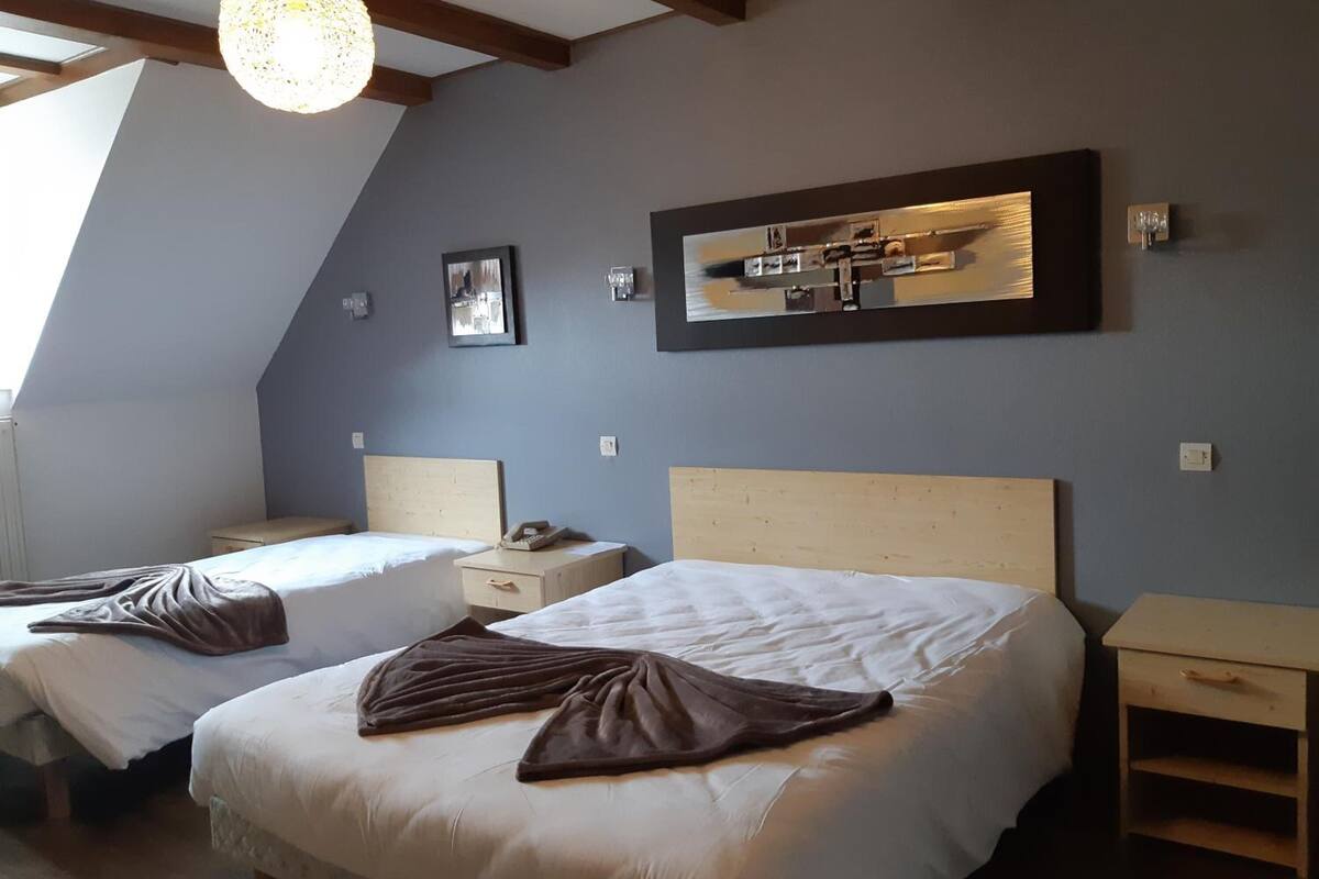 desk, soundproofing, free wifi