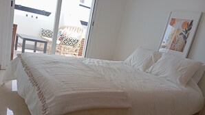 2 ห้องนอน, ผ้าม่านกันแสง, ผ้าปูที่นอน