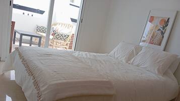 2 bedrooms, blackout curtains, bed sheets