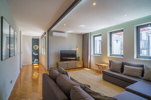 Premium Apartment, 4 Bedrooms (Vintage Townhouse) | Living area