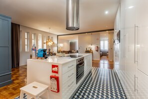 Premium Apartment, 5 Bedrooms (LBV Townhouse) | Private kitchen | Highchair, dining tables - Feel Porto Vintage Townhouses (Porto)