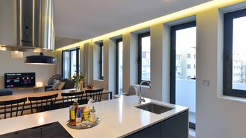 Premium Apartment, 5 Bedrooms (Syrah Townhouse) | Private kitchen | High chair, dining tables