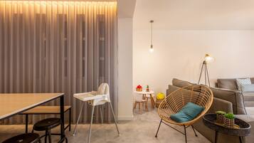 Premium Apartment, 5 Bedrooms (Pinot Townhouse) | Living area