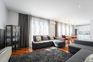 Premium Apartment, 5 Bedrooms (DOC Townhouse) | Living area - Feel Porto Vintage Townhouses (Porto)