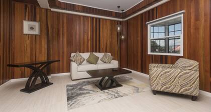 King's Hotel & Residences