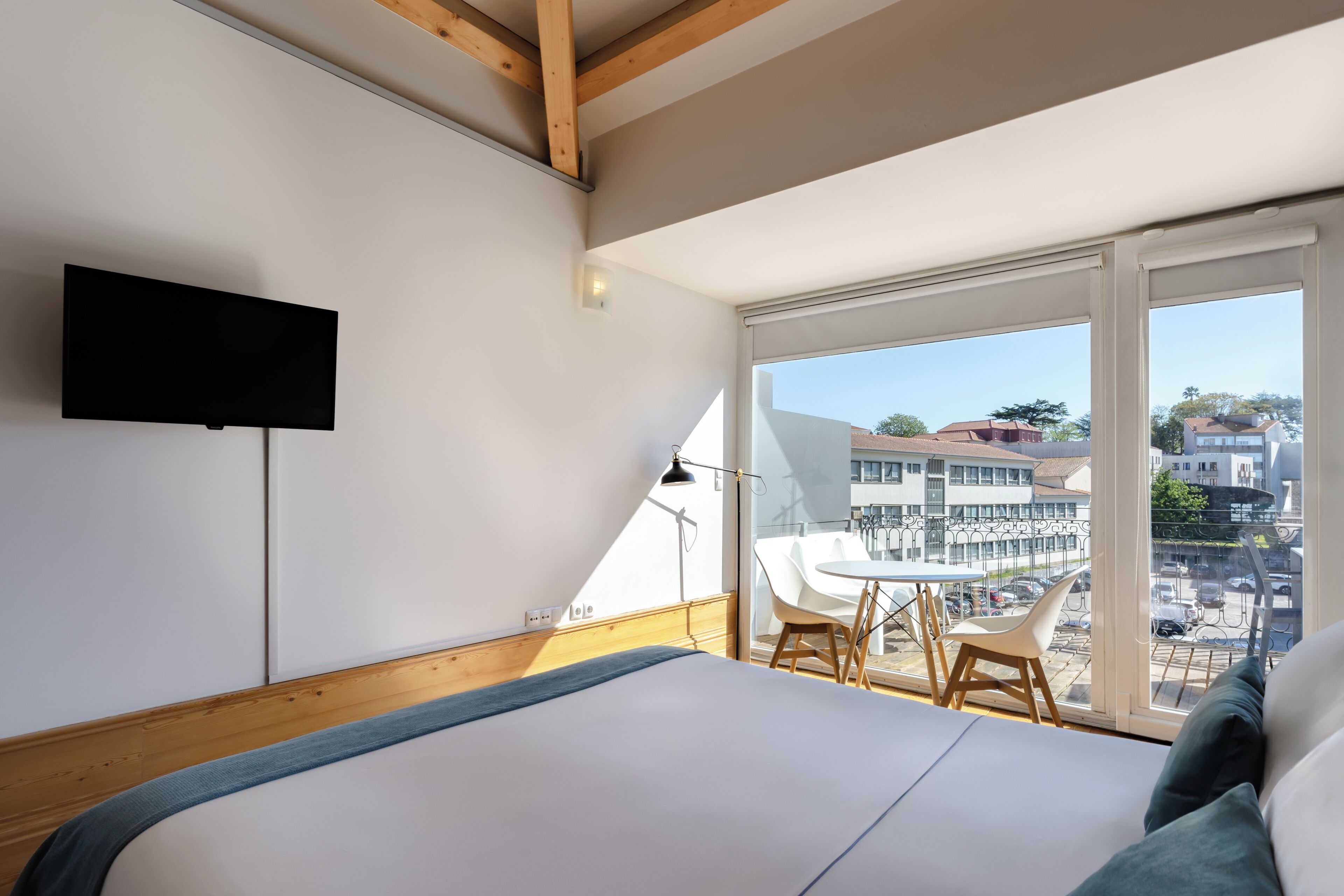 studio (antique fontaínhas) | premium bedding, pillow-top beds, desk, iron/ironing board