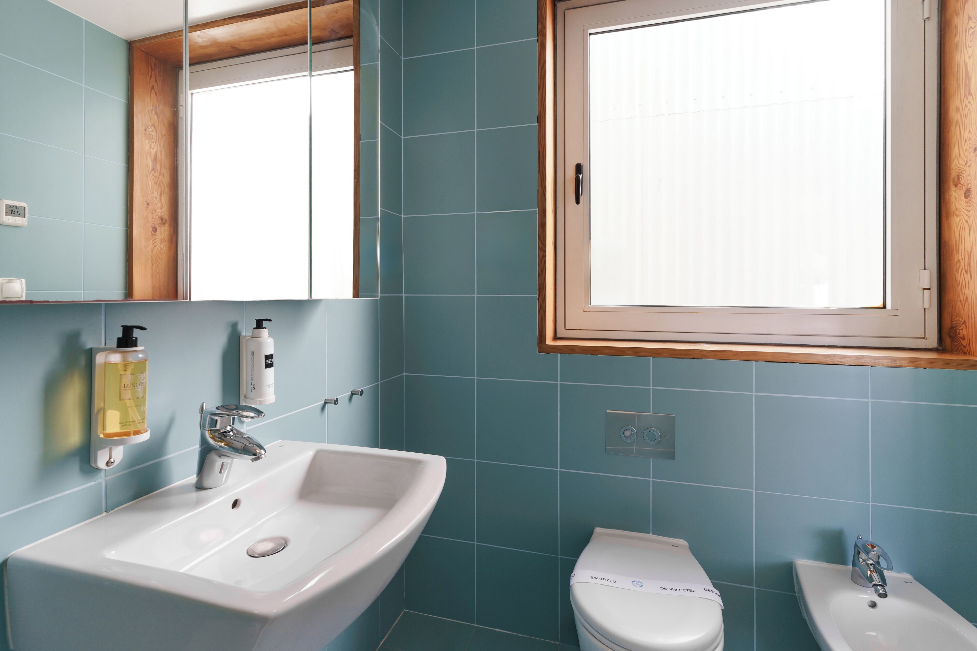 studio (antique fontaínhas) | bathroom | bathtub, hair dryer, bidet, towels