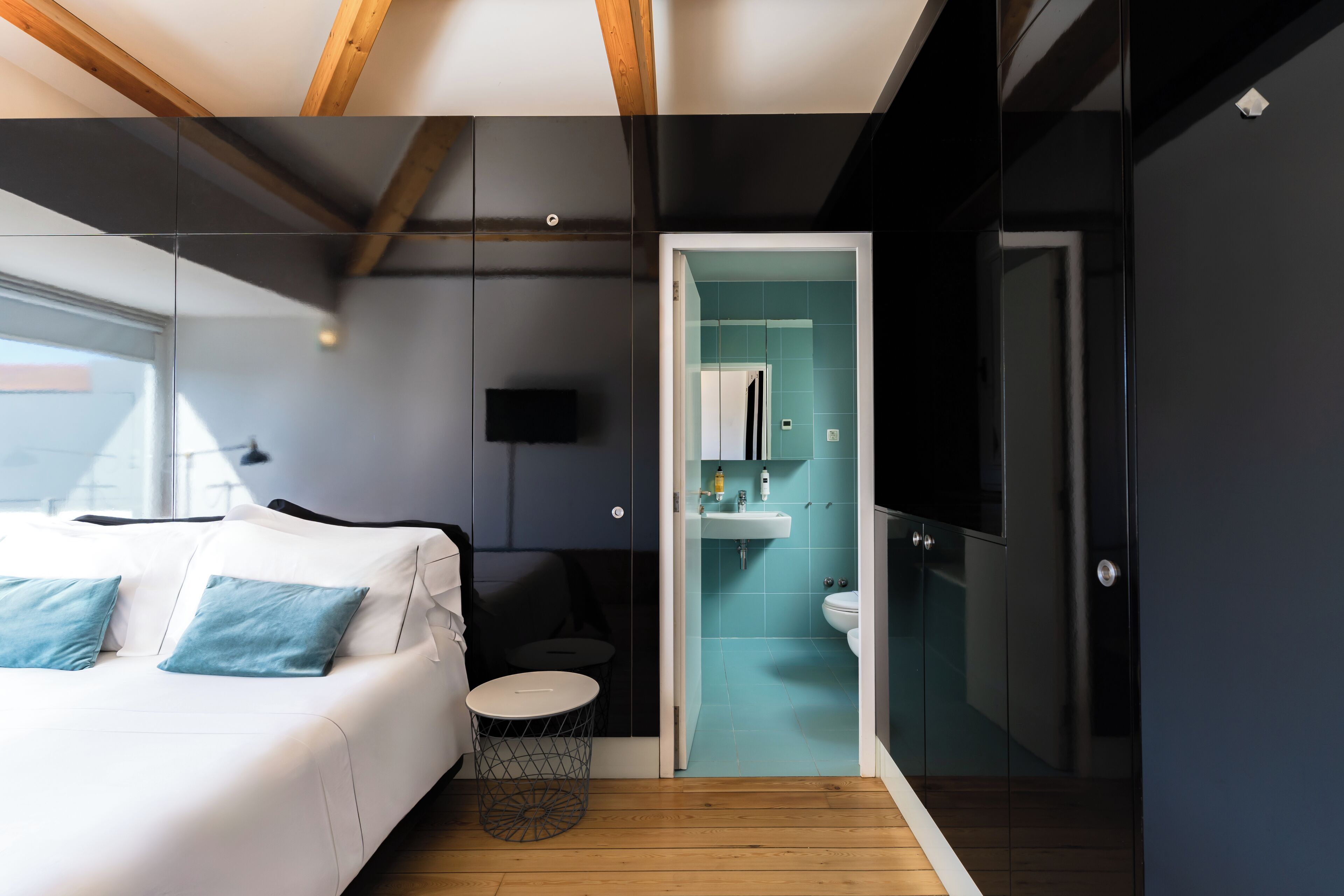 studio (antique fontaínhas) | premium bedding, pillow-top beds, desk, iron/ironing board