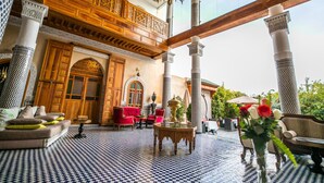 Unclassified image, 2 of 65, button - Palais Houyam (Fes)