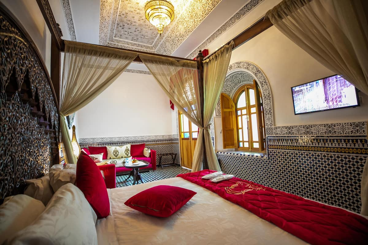 Royal Suite | Premium bedding, minibar, in-room safe, blackout drapes