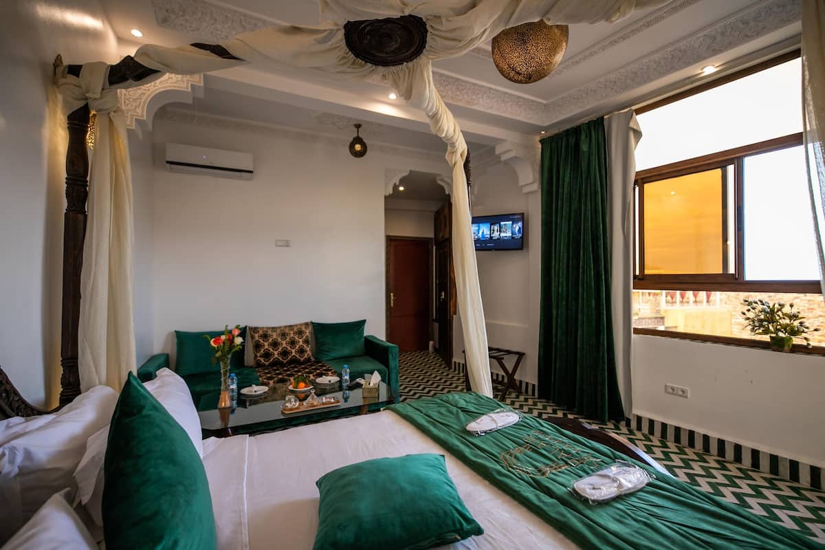 Deluxe Suite, 1 Bedroom, City View | Premium bedding, minibar, in-room safe, blackout drapes