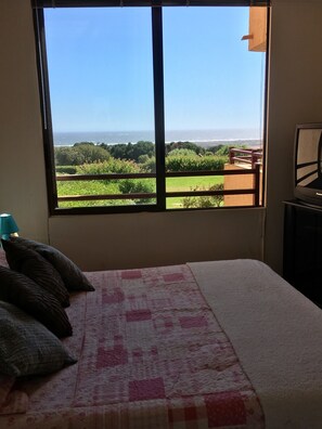 Family Apartment, 2 Bedrooms (1 double and 2 single beds) | 2 bedrooms, desk, iron/ironing board, free WiFi - Santa María de Mantagua (Quintero)