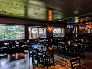 2 restaurants; breakfast, lunch, dinner, and brunch served