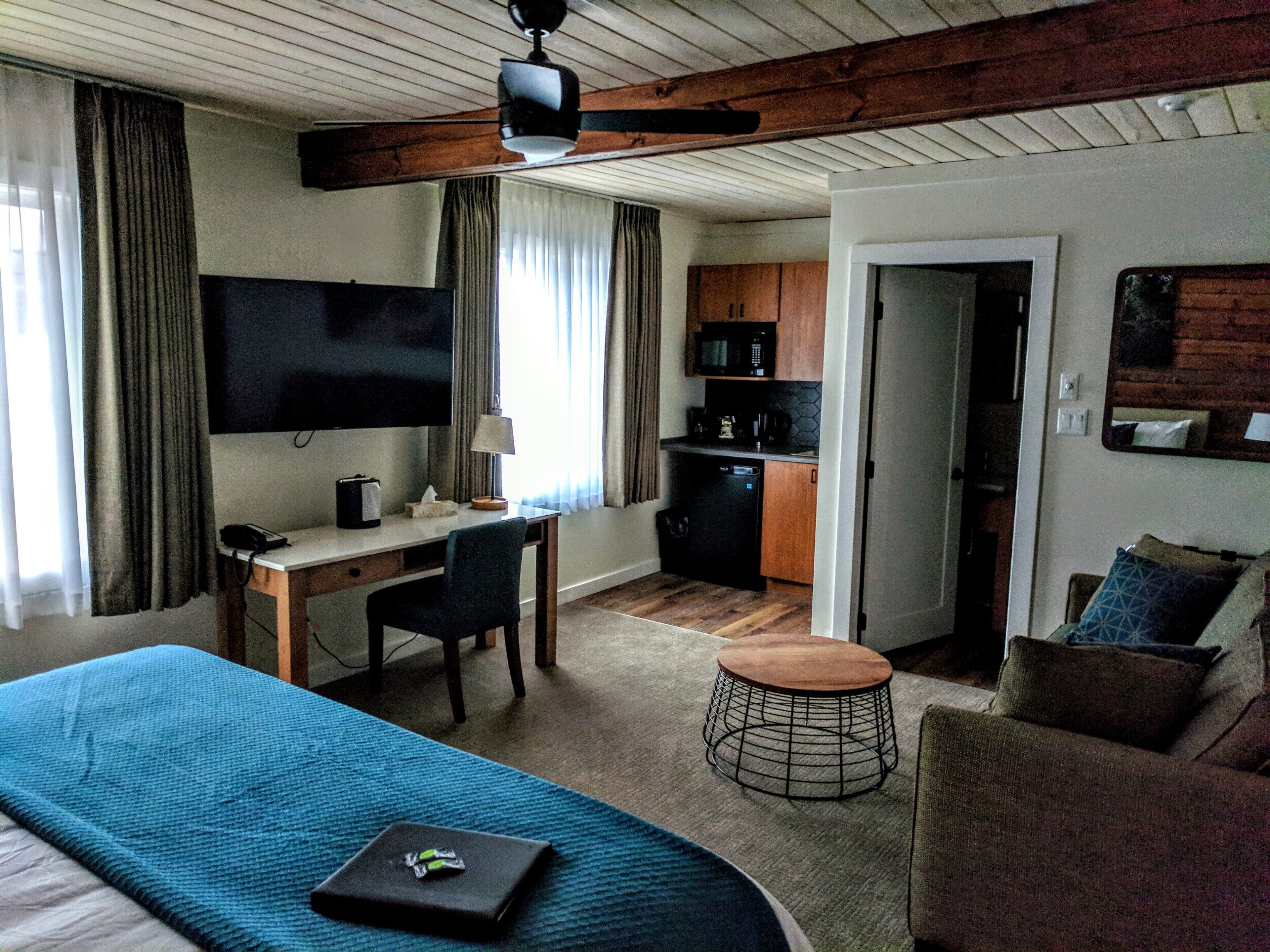 Standard Room, 1 King Bed with Sofa bed