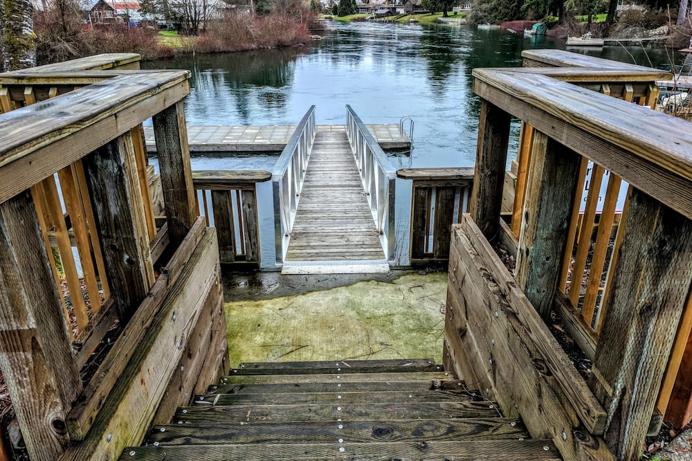 Riverside Inn
