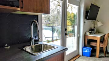 Superior Room, 1 King Bed, Balcony, River View | Individually decorated, individually furnished, desk, laptop workspace
