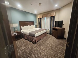 Superior suite, 1 kingsize bed met slaapbank | Een bureau, een strijkplank/strijkijzer, gratis wifi, beddengoed