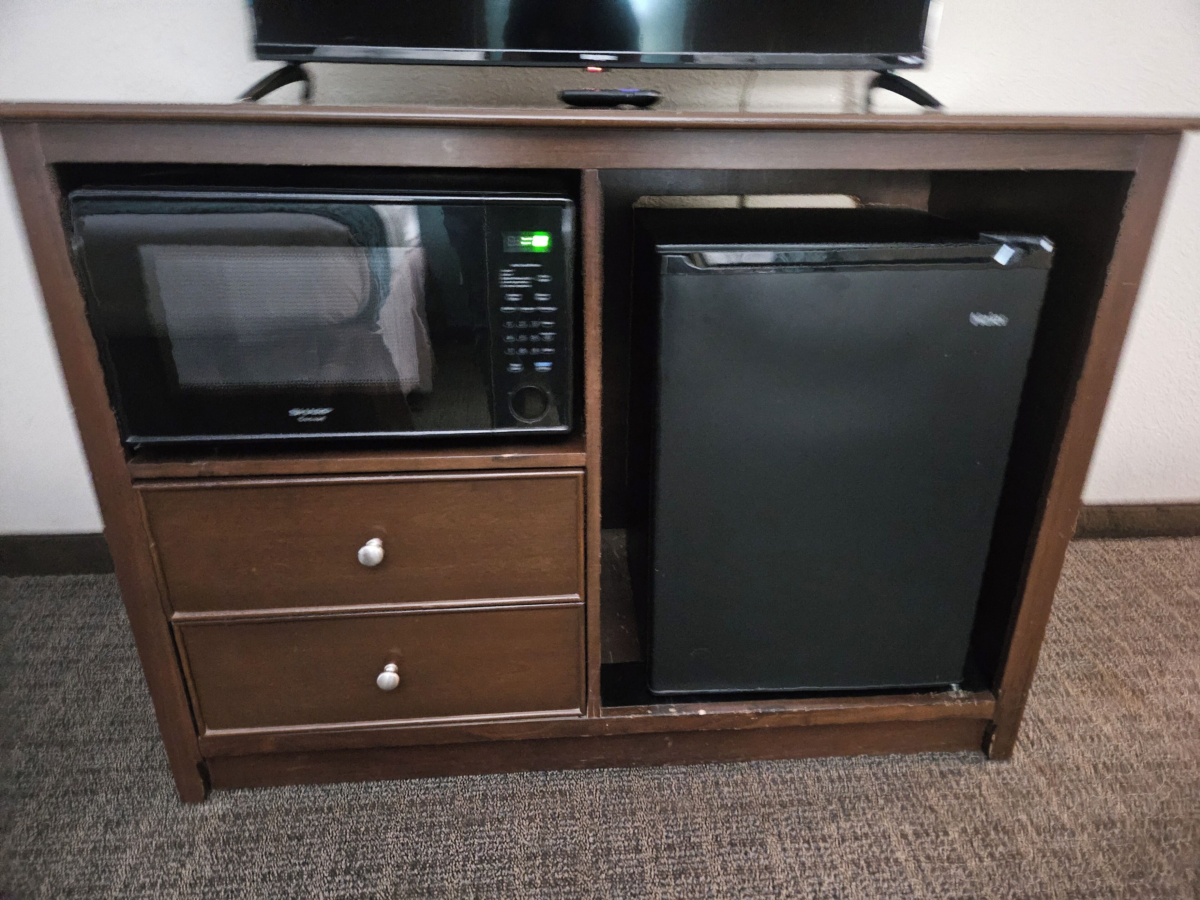 fridge, microwave, coffee/tea maker