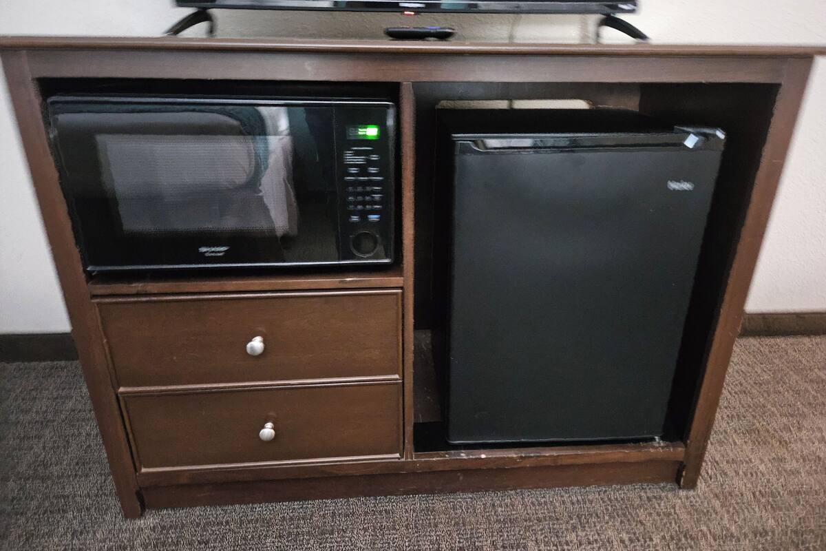 fridge, microwave, coffee/tea maker