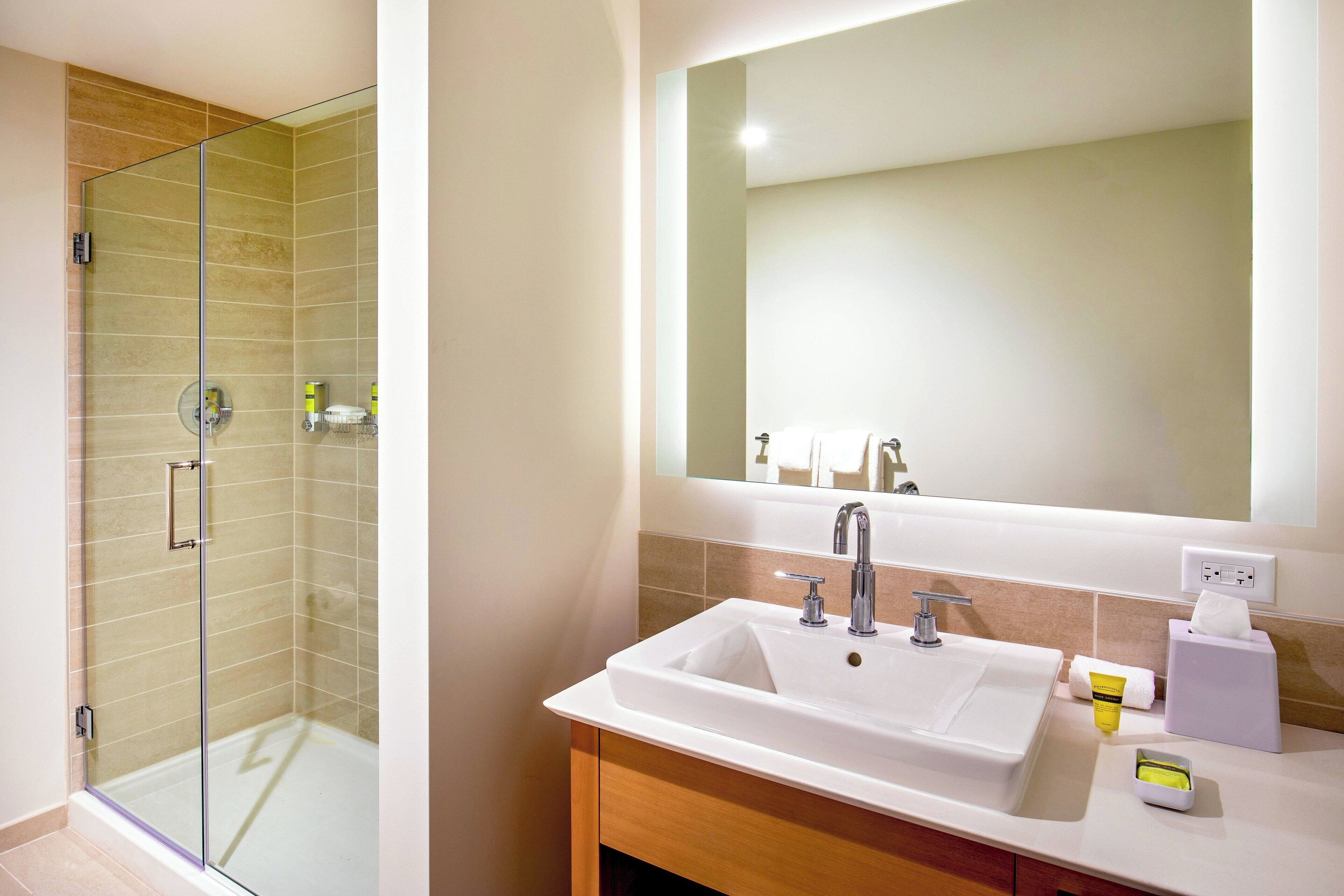 suite, 1 bedroom | bathroom | shower, free toiletries, hair dryer, towels