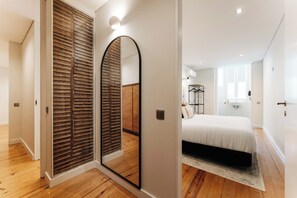 尊榮公寓, 4 間臥室, 城市景觀 (Downtown Poets Flat) | 高級寢具、舒適加層、獨特裝潢、布置獨特