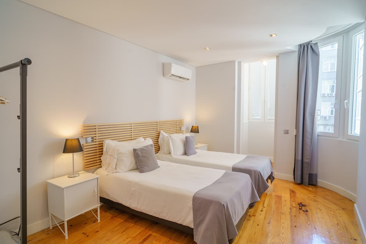 Premium appartement, 4 slaapkamers, uitzicht op stad (Downtown Poets Flat) | Luxe beddengoed, pillowtop-bedden, individueel gedecoreerd