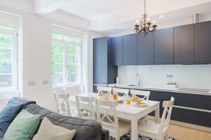 Apartemen Premium, 3 kamar tidur, pemandangan kota (Downtown Essence) | Dapur pribadi | Mesin pembuat kopi/teh, lemari es, microwave, dan oven